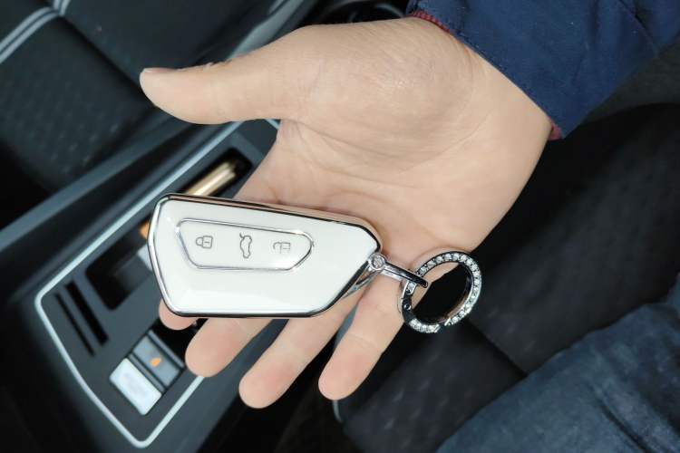 Used Volkswagen Golf 2025 Facelifted 300TSI Pro Vehicle Key