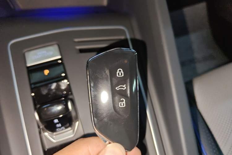 Used Volkswagen Golf 2025 300TSI R-Line Vehicle Key