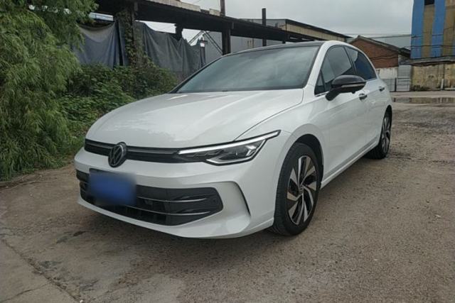 Volkswagen Golf 2025 Facelifted 300TSI Pro مستعملة