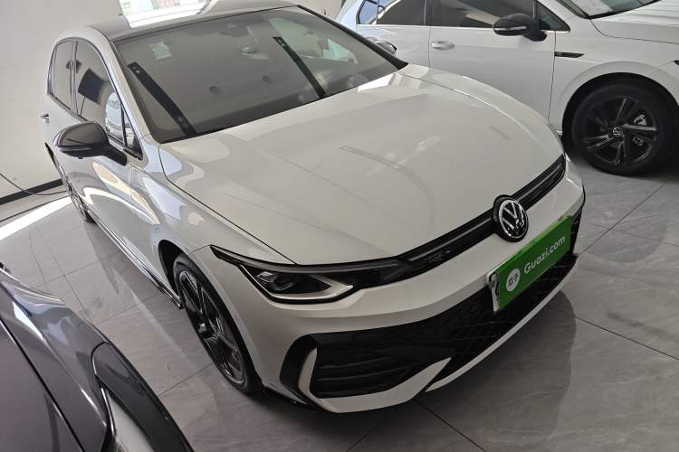 Used Volkswagen Golf 2026 300TSI R-Line Exterior 2