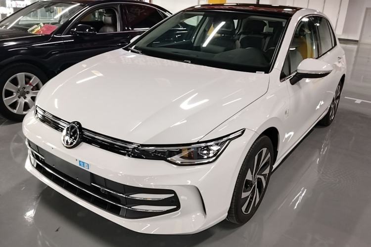 Volkswagen Golf 2026 300TSI Pro