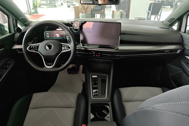 Used Volkswagen Golf 2026 300TSI R-Line Interior 5