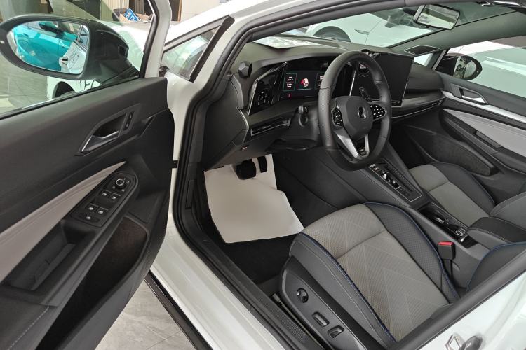 Used Volkswagen Golf 2026 300TSI R-Line Interior 7