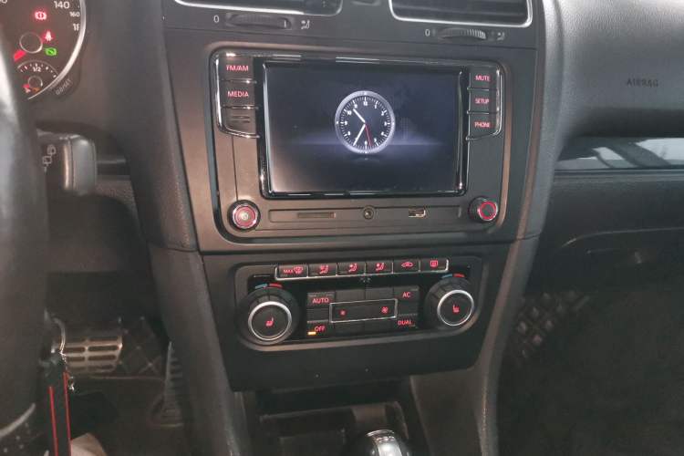 Used Volkswagen Golf GTI 2010 2.0 TSI GTI Audio And AC Panel