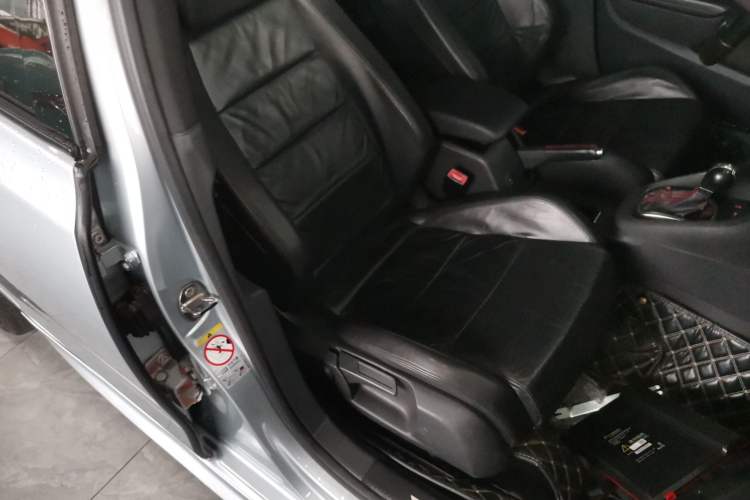 Used Volkswagen Golf GTI 2010 2.0 TSI GTI Right Front Seat