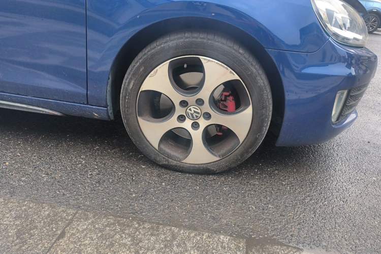 Used Volkswagen Golf GTI 2011 2.0 TSI GTI Right Front Wheel Hub