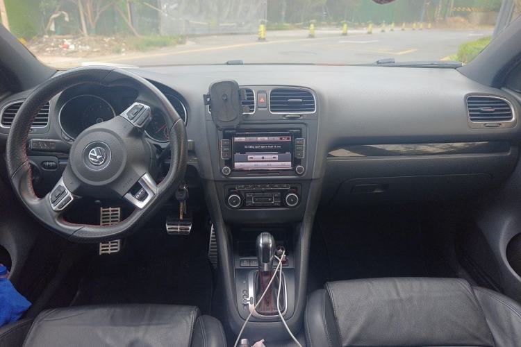 Used Volkswagen Golf GTI 2011 2.0 TSI GTI Center Console