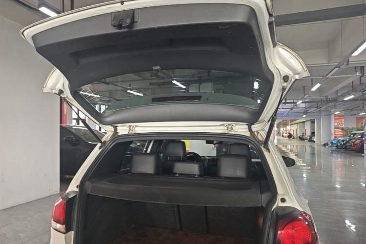 Used Volkswagen Golf GTI 2011 2.0 TSI GTI Trunk