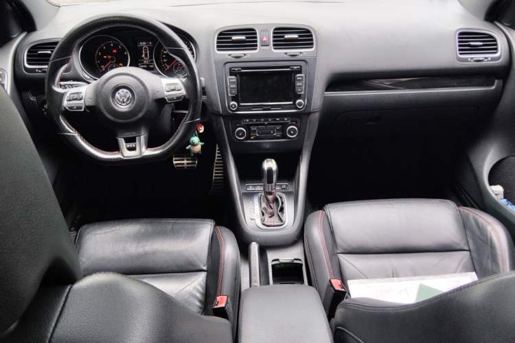 Used Volkswagen Golf GTI 2012 2.0 TSI GTI Center Console