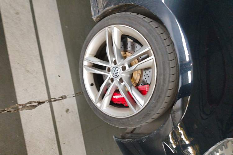 Used Volkswagen Golf GTI 2012 2.0 TSI GTI Right Front Wheel Hub
