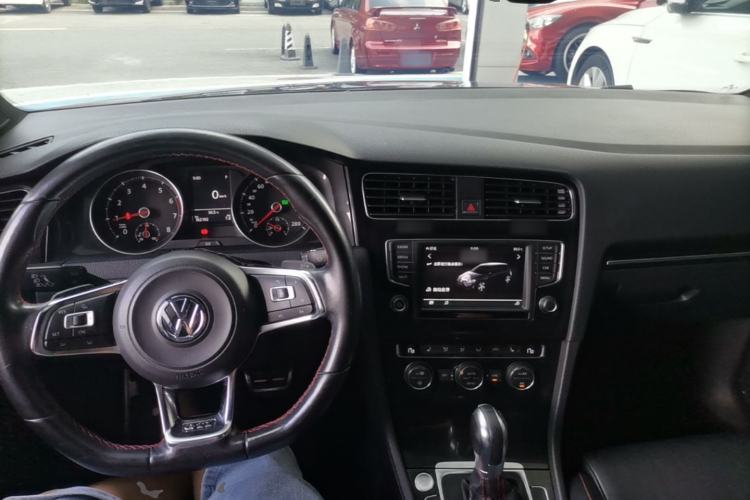 Used Volkswagen Golf GTI 2016 2.0 TSI GTI Center Console