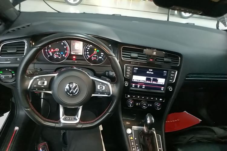 Used Volkswagen Golf GTI 2016 2.0 TSI GTI Center Console