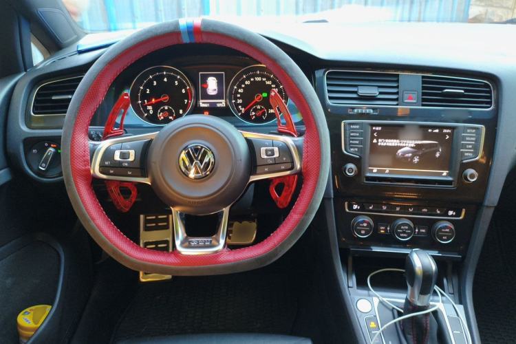 Used Volkswagen Golf GTI 2016 2.0 TSI GTI Center Console