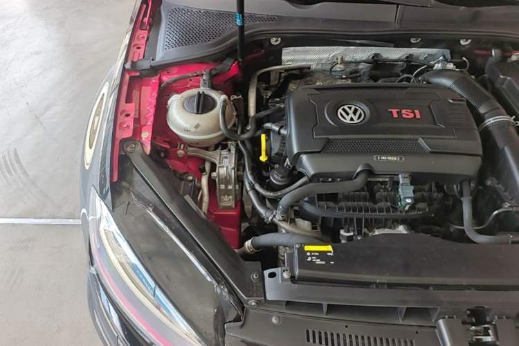 Used Volkswagen Golf GTI 2016 2.0 TSI GTI Engine Bay Right