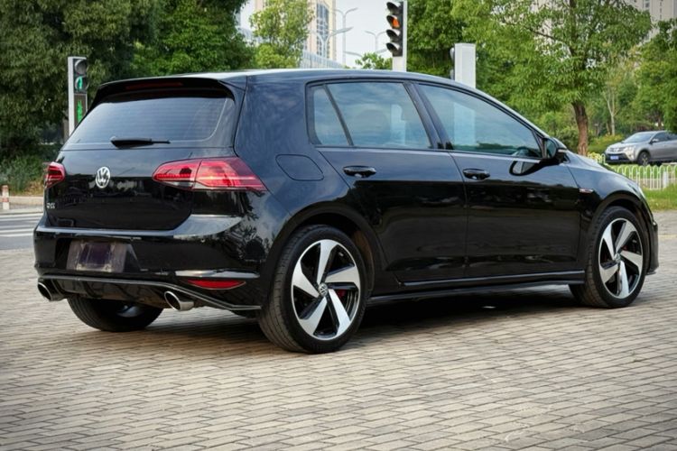 Used Volkswagen Golf GTI 2016 2.0 TSI GTI Exterior 2