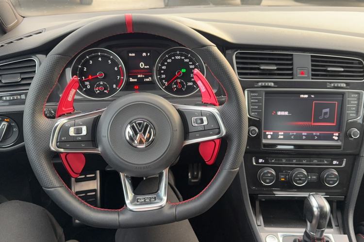 Used Volkswagen Golf GTI 2016 2.0 TSI GTI Interior 1