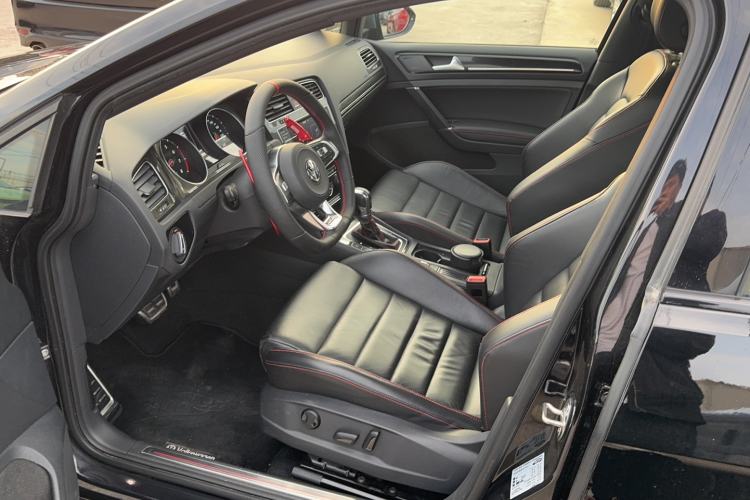 Used Volkswagen Golf GTI 2016 2.0 TSI GTI Interior 2