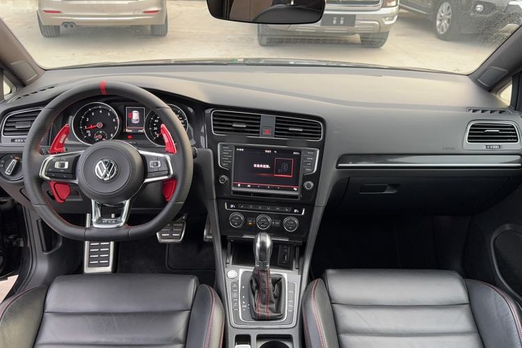 Used Volkswagen Golf GTI 2016 2.0 TSI GTI Interior 4