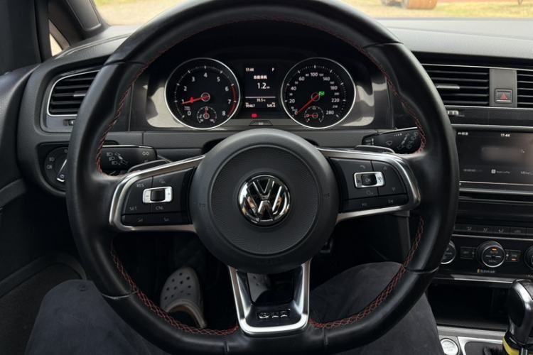 Used Volkswagen Golf GTI 2016 2.0 TSI GTI Interior 6