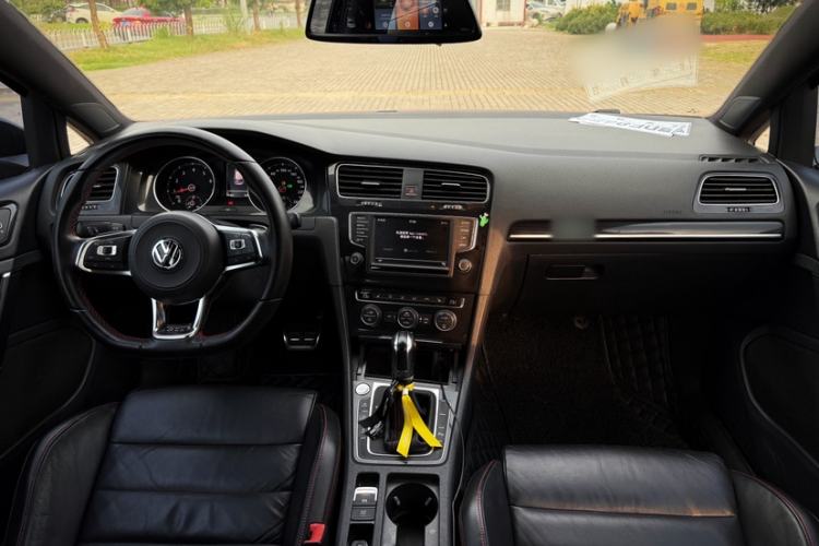 Used Volkswagen Golf GTI 2016 2.0 TSI GTI Interior 7