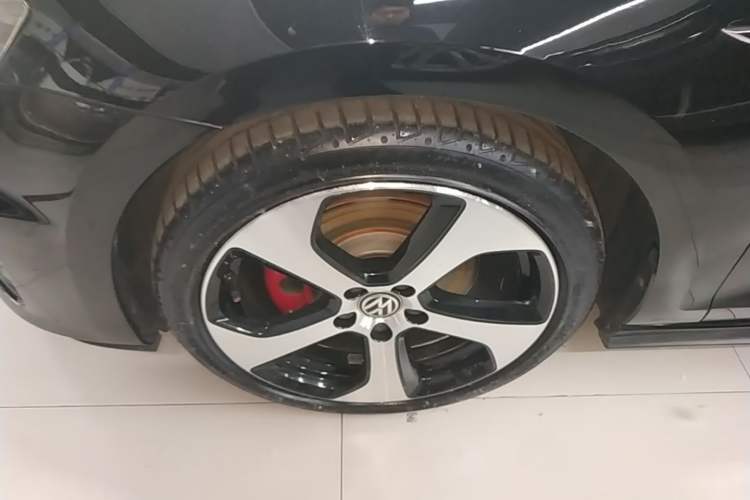 Used Volkswagen Golf GTI 2016 2.0 TSI GTI Left Front Wheel Hub