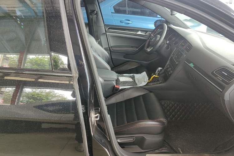 Used Volkswagen Golf GTI 2016 2.0 TSI GTI Right Front Seat