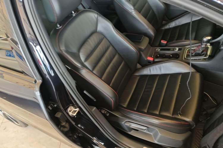 Used Volkswagen Golf GTI 2016 2.0 TSI GTI Right Front Seat