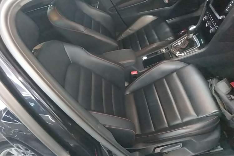 Used Volkswagen Golf GTI 2016 2.0 TSI GTI Right Front Seat