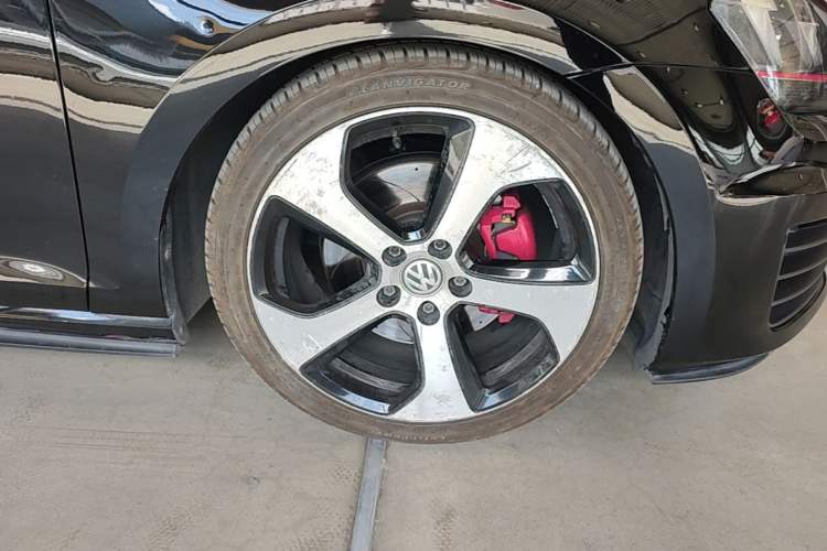 Used Volkswagen Golf GTI 2016 2.0 TSI GTI Right Front Wheel Hub