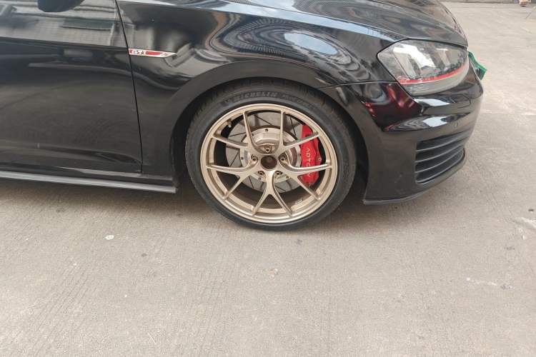 Used Volkswagen Golf GTI 2016 2.0 TSI GTI Right Front Wheel Hub