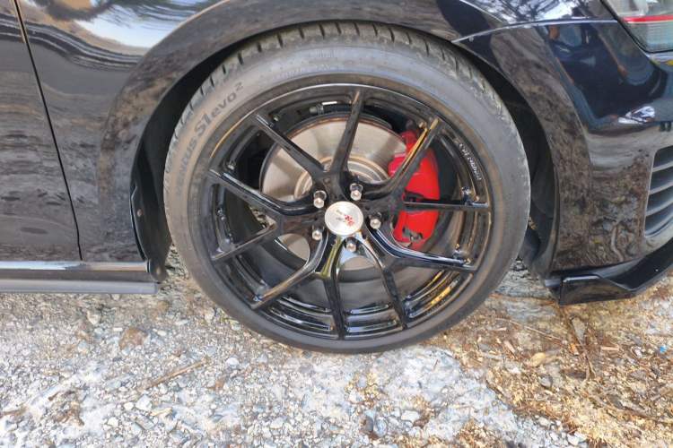 Used Volkswagen Golf GTI 2016 2.0 TSI GTI Right Front Wheel Hub