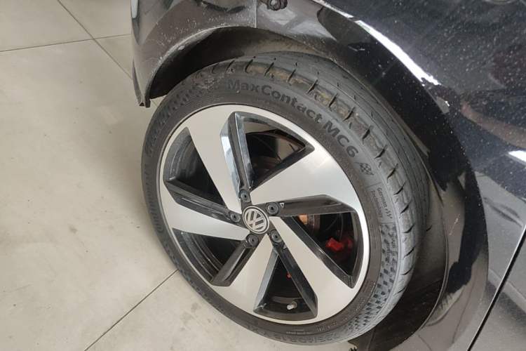 Used Volkswagen Golf GTI 2016 2.0 TSI GTI Right Rear Wheel Hub