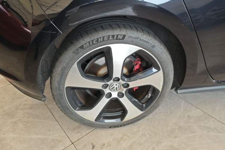 Used Volkswagen Golf GTI 2016 2.0 TSI GTI Right Rear Wheel Hub
