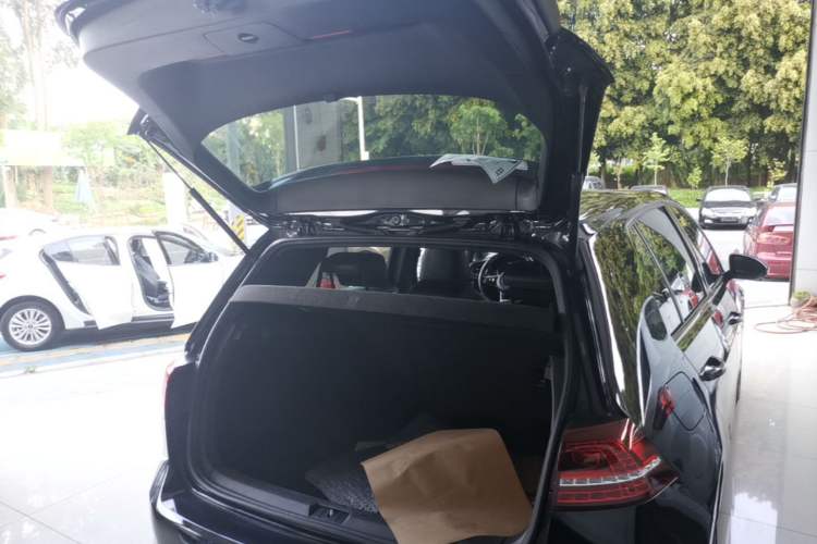 Used Volkswagen Golf GTI 2016 2.0 TSI GTI Trunk