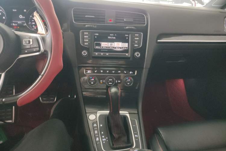 Used Volkswagen Golf GTI 2016 2.0 TSI GTI Audio And AC Panel