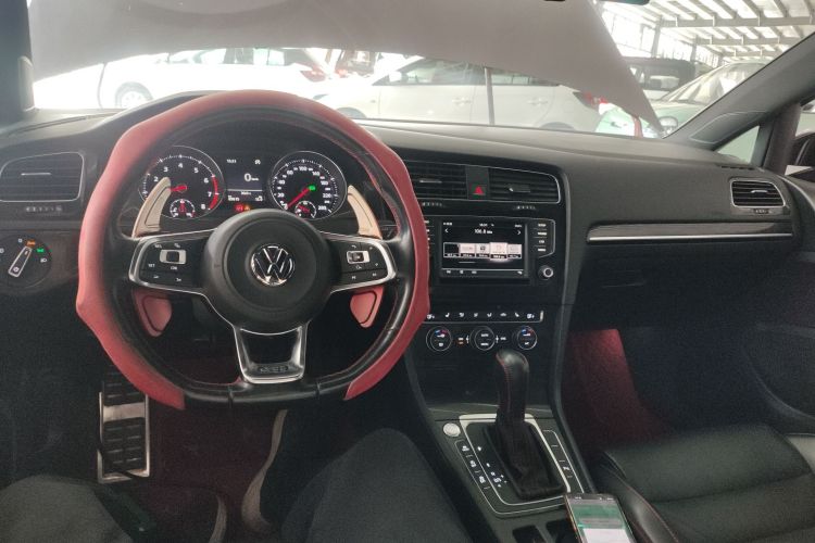 Used Volkswagen Golf GTI 2016 2.0 TSI GTI Interior 2