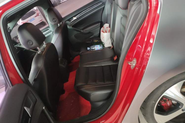 Used Volkswagen Golf GTI 2016 2.0 TSI GTI Interior 4