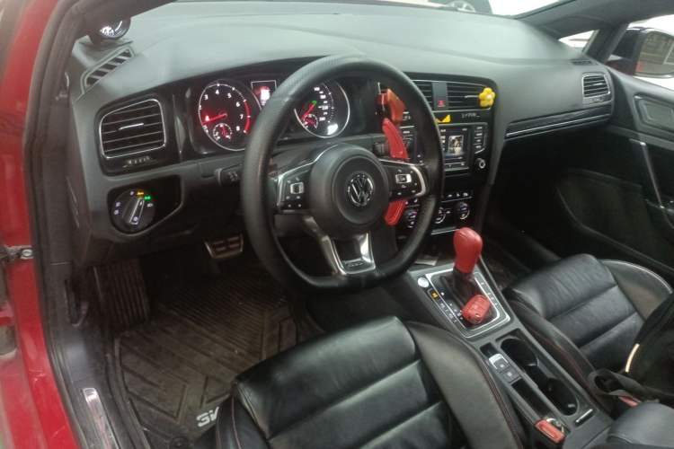 Used Volkswagen Golf GTI 2016 2.0 TSI GTI Center Console