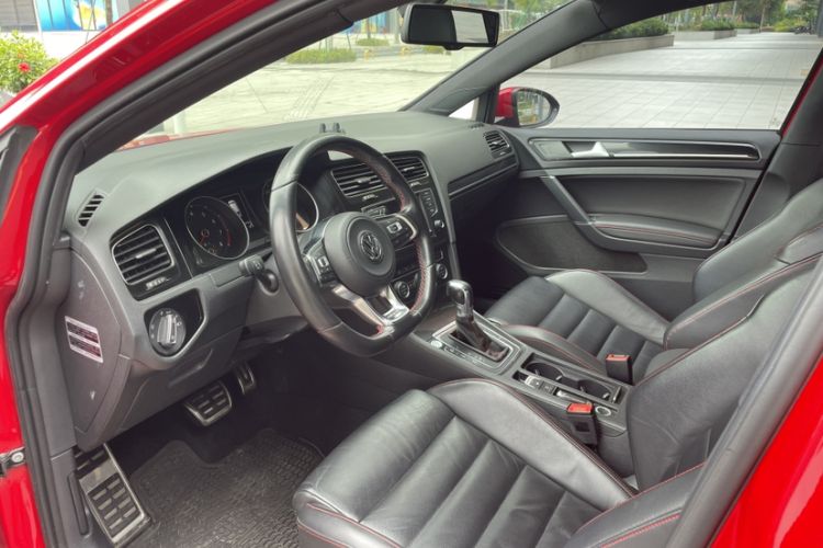 Used Volkswagen Golf GTI 2016 2.0 TSI GTI Interior 1