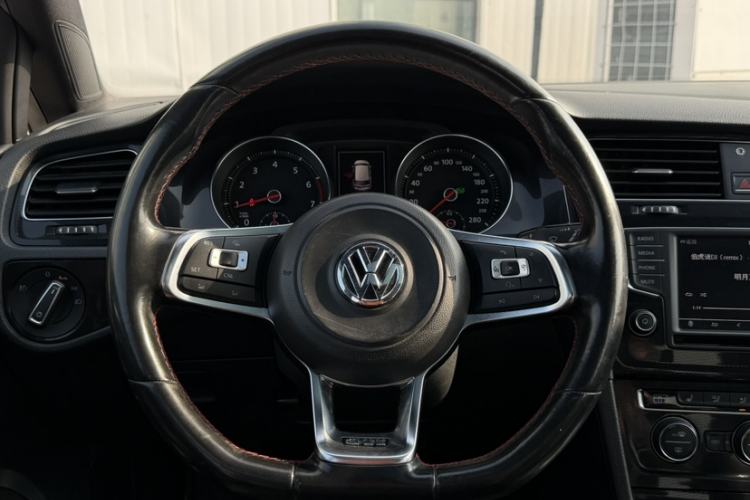Used Volkswagen Golf GTI 2016 2.0 TSI GTI Interior 2