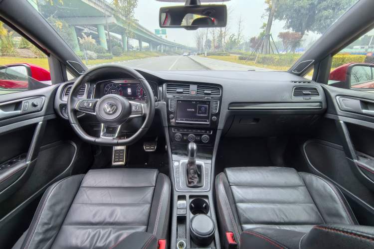 Used Volkswagen Golf GTI 2016 2.0 TSI GTI Interior 2