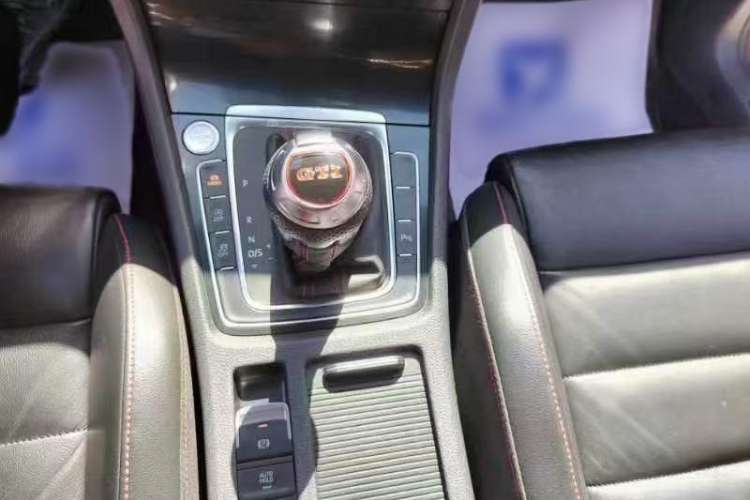 Used Volkswagen Golf GTI 2016 2.0 TSI GTI Interior 2