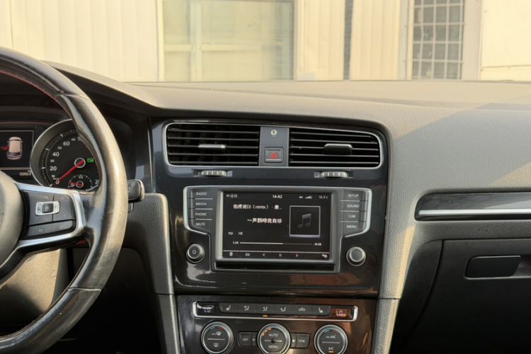 Used Volkswagen Golf GTI 2016 2.0 TSI GTI Interior 3