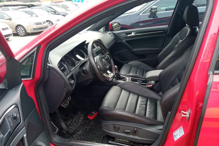 Used Volkswagen Golf GTI 2016 2.0 TSI GTI Interior 3