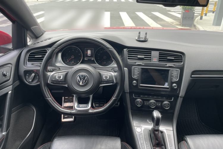 Used Volkswagen Golf GTI 2016 2.0 TSI GTI Interior 4