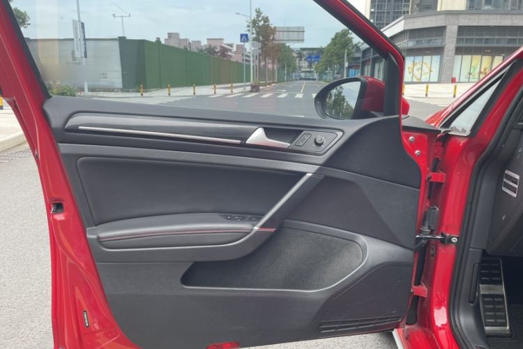 Used Volkswagen Golf GTI 2016 2.0 TSI GTI Interior 5
