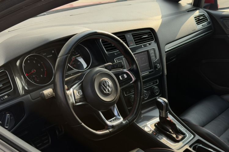 Used Volkswagen Golf GTI 2016 2.0 TSI GTI Interior 6
