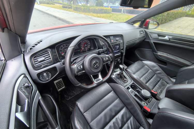 Used Volkswagen Golf GTI 2016 2.0 TSI GTI Interior 7