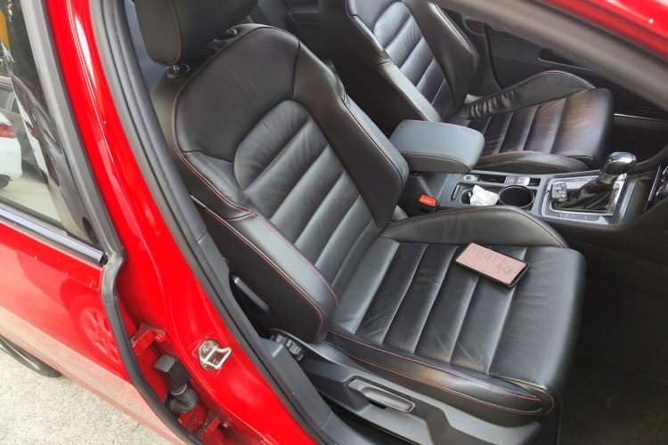 Used Volkswagen Golf GTI 2016 2.0 TSI GTI Right Front Seat