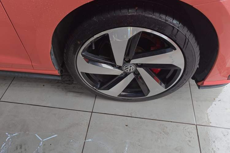 Used Volkswagen Golf GTI 2016 2.0 TSI GTI Right Front Wheel Hub